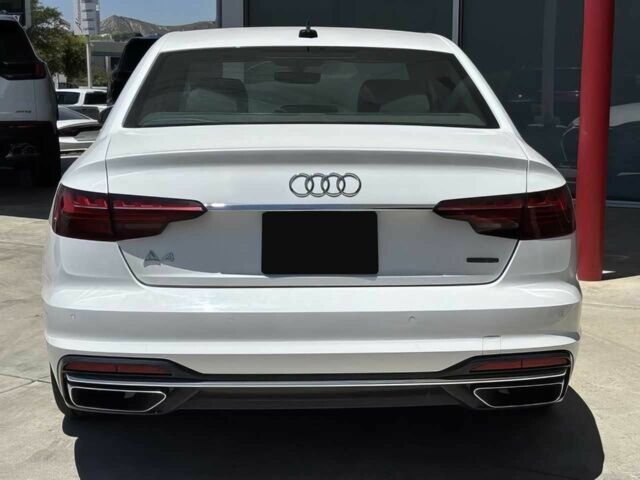 Белый Ауди А4, объемом двигателя 2 л и пробегом 22 тыс. км за 15000 $, фото 5 на Automoto.ua