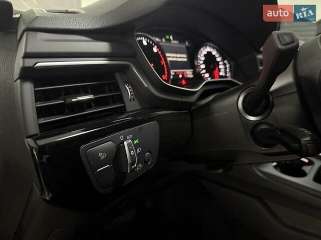 Белый Ауди А4, объемом двигателя 2 л и пробегом 18 тыс. км за 35500 $, фото 5 на Automoto.ua