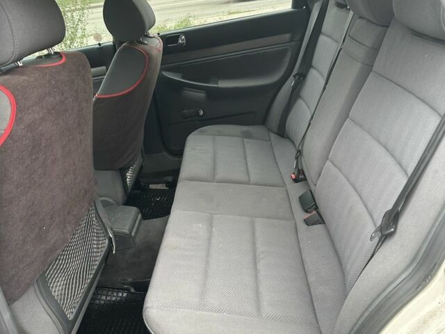 Белый Ауди А4, объемом двигателя 1.9 л и пробегом 330 тыс. км за 1190 $, фото 5 на Automoto.ua