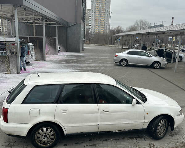 Белый Ауди А4, объемом двигателя 1.9 л и пробегом 330 тыс. км за 1200 $, фото 3 на Automoto.ua