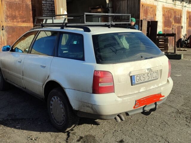 Белый Ауди А4, объемом двигателя 2.5 л и пробегом 300 тыс. км за 2200 $, фото 3 на Automoto.ua