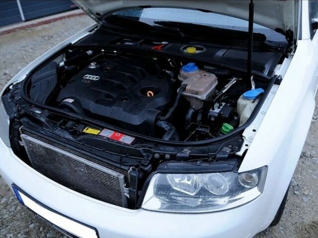 Белый Ауди А4, объемом двигателя 1.9 л и пробегом 228 тыс. км за 1850 $, фото 5 на Automoto.ua