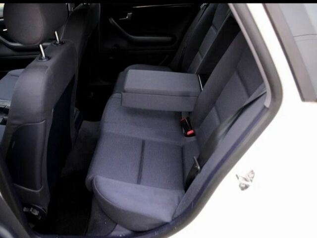 Белый Ауди А4, объемом двигателя 1.9 л и пробегом 228 тыс. км за 1850 $, фото 7 на Automoto.ua