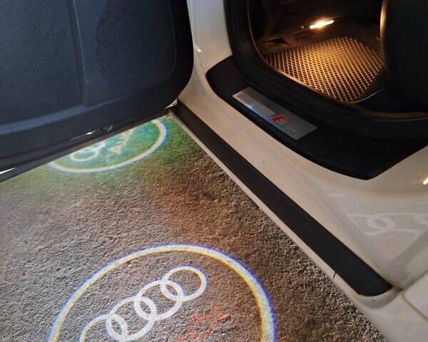 Белый Ауди А4, объемом двигателя 2 л и пробегом 245 тыс. км за 8200 $, фото 8 на Automoto.ua