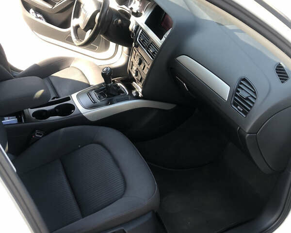 Білий Ауді А4, об'ємом двигуна 1.8 л та пробігом 162 тис. км за 8900 $, фото 9 на Automoto.ua