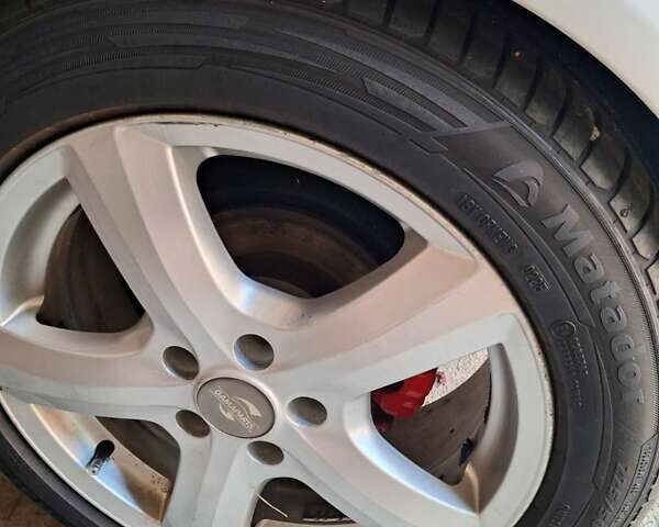 Белый Ауди А4, объемом двигателя 2 л и пробегом 245 тыс. км за 8200 $, фото 10 на Automoto.ua