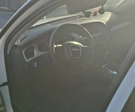 Білий Ауді А4, об'ємом двигуна 1.8 л та пробігом 282 тис. км за 6700 $, фото 3 на Automoto.ua