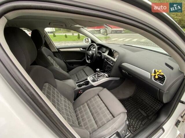 Ауди А4 2009 в Хмельницком на Automoto.ua Белый Ауди А4, объемом двигателя 1.8 л и пробегом 389 тыс. км за 8799 $, фото 14 на Automoto.ua