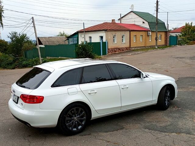 Белый Ауди А4, объемом двигателя 2 л и пробегом 268 тыс. км за 12000 $, фото 2 на Automoto.ua