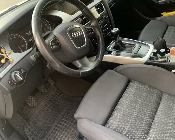 Белый Ауди А4, объемом двигателя 1.8 л и пробегом 378 тыс. км за 7800 $, фото 19 на Automoto.ua