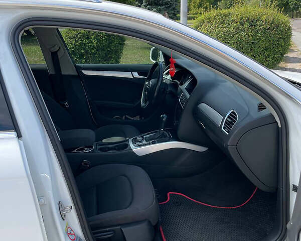 Белый Ауди А4, объемом двигателя 2.7 л и пробегом 288 тыс. км за 9800 $, фото 9 на Automoto.ua