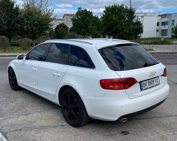 Белый Ауди А4, объемом двигателя 2.7 л и пробегом 288 тыс. км за 9800 $, фото 3 на Automoto.ua