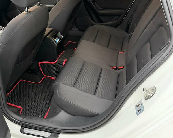 Белый Ауди А4, объемом двигателя 2.7 л и пробегом 294 тыс. км за 8950 $, фото 18 на Automoto.ua