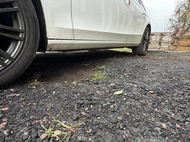 Белый Ауди А4, объемом двигателя 2 л и пробегом 261 тыс. км за 11300 $, фото 5 на Automoto.ua