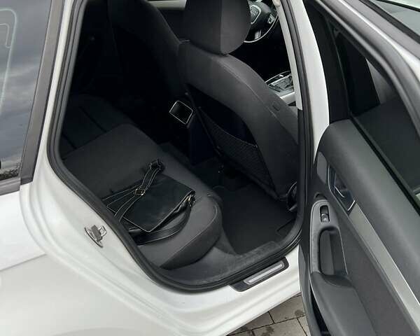 Белый Ауди А4, объемом двигателя 2 л и пробегом 251 тыс. км за 10700 $, фото 4 на Automoto.ua