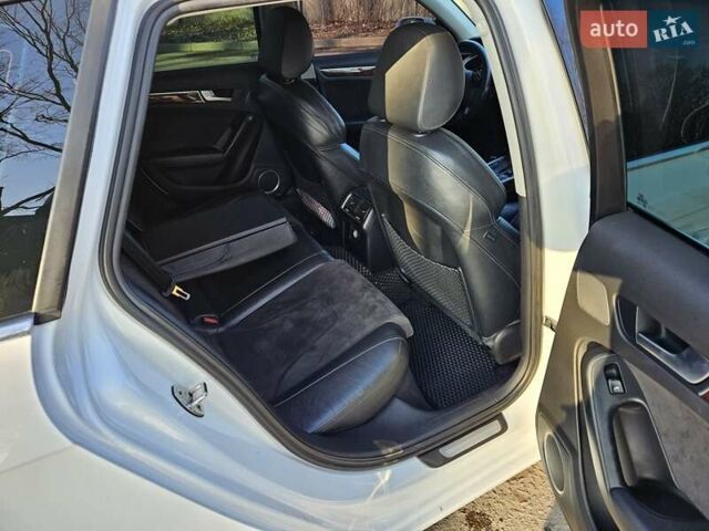 Білий Ауді А4, об'ємом двигуна 1.98 л та пробігом 249 тис. км за 11600 $, фото 13 на Automoto.ua