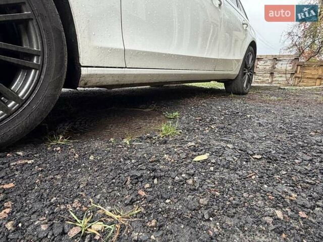 Белый Ауди А4, объемом двигателя 2 л и пробегом 261 тыс. км за 11300 $, фото 4 на Automoto.ua