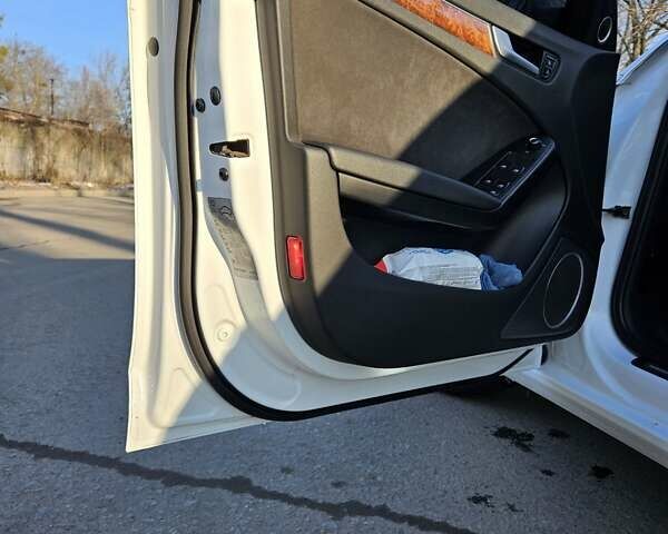 Білий Ауді А4, об'ємом двигуна 1.98 л та пробігом 249 тис. км за 11600 $, фото 22 на Automoto.ua