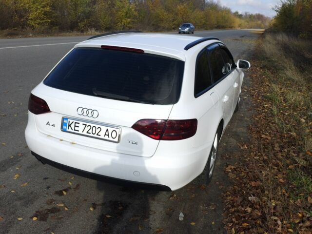 Белый Ауди А4, объемом двигателя 2 л и пробегом 227 тыс. км за 11000 $, фото 3 на Automoto.ua