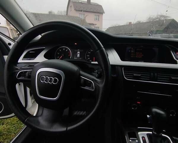 Белый Ауди А4, объемом двигателя 2 л и пробегом 170 тыс. км за 13000 $, фото 7 на Automoto.ua