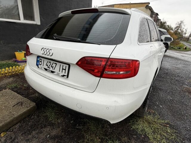 Белый Ауди А4, объемом двигателя 2 л и пробегом 261 тыс. км за 11300 $, фото 2 на Automoto.ua