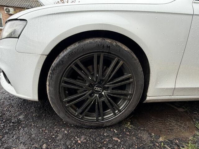 Белый Ауди А4, объемом двигателя 2 л и пробегом 261 тыс. км за 11300 $, фото 6 на Automoto.ua