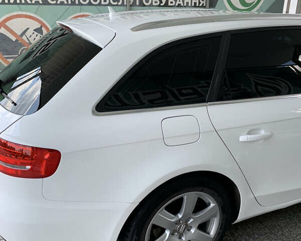 Ауді А4 2011 у Чернівцях на Automoto.ua Білий Ауді А4, об'ємом двигуна 2.01 л та пробігом 399 тис. км за 11000 $, фото 4 на Automoto.ua