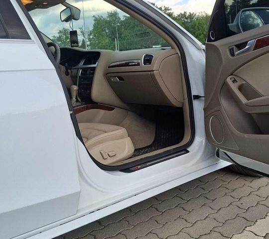 Білий Ауді А4, об'ємом двигуна 2 л та пробігом 246 тис. км за 9000 $, фото 31 на Automoto.ua