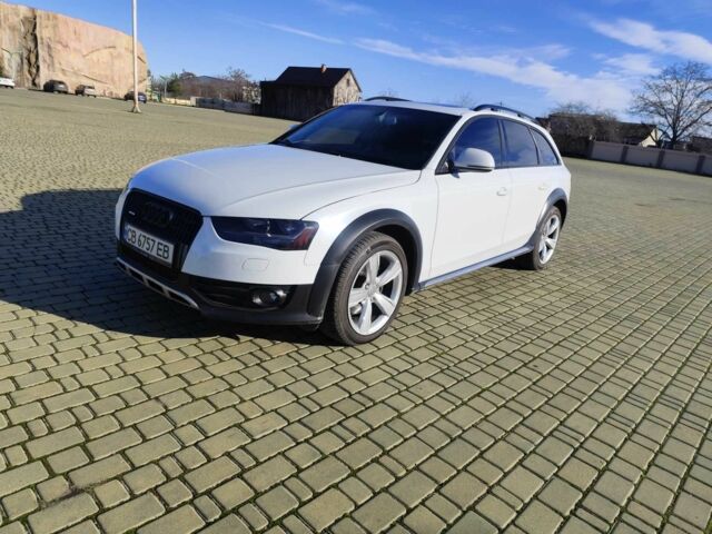 Белый Ауди А4, объемом двигателя 2 л и пробегом 240 тыс. км за 12500 $, фото 5 на Automoto.ua