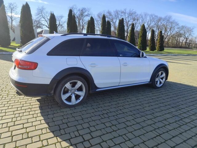 Белый Ауди А4, объемом двигателя 2 л и пробегом 240 тыс. км за 12500 $, фото 1 на Automoto.ua