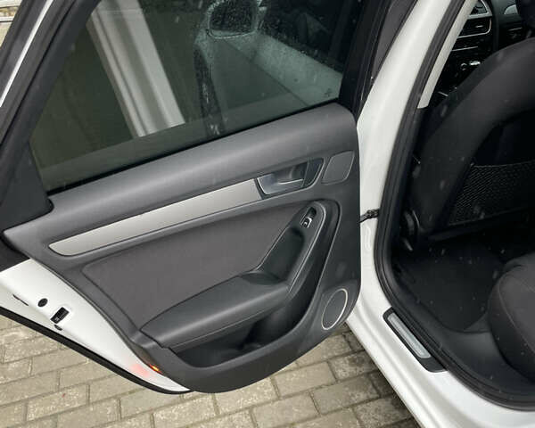 Білий Ауді А4, об'ємом двигуна 2 л та пробігом 325 тис. км за 12200 $, фото 37 на Automoto.ua