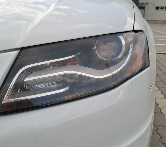 Білий Ауді А4, об'ємом двигуна 2 л та пробігом 246 тис. км за 9000 $, фото 43 на Automoto.ua