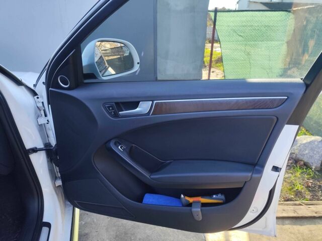 Белый Ауди А4, объемом двигателя 2 л и пробегом 240 тыс. км за 12500 $, фото 13 на Automoto.ua