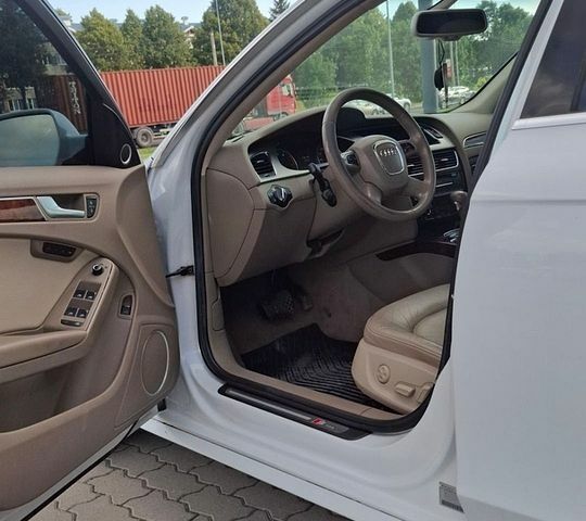 Білий Ауді А4, об'ємом двигуна 2 л та пробігом 246 тис. км за 9000 $, фото 40 на Automoto.ua