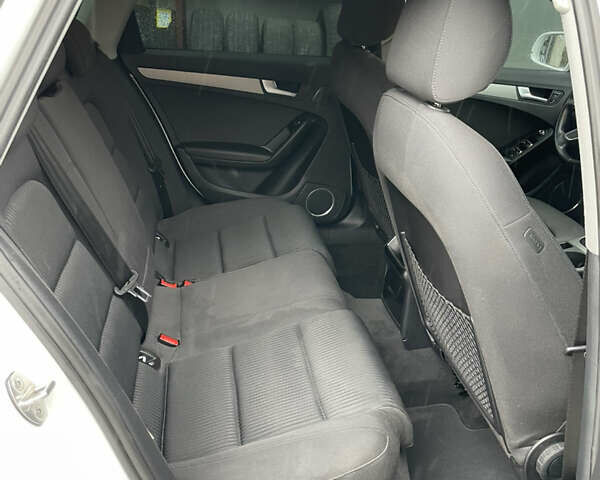 Білий Ауді А4, об'ємом двигуна 2 л та пробігом 325 тис. км за 12200 $, фото 33 на Automoto.ua