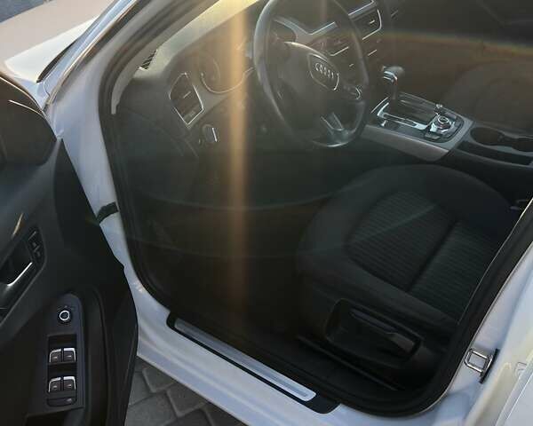 Ауди А4 2012 в Мукачеве на Automoto.ua Белый Ауди А4, объемом двигателя 1.97 л и пробегом 219 тыс. км за 11999 $, фото 19 на Automoto.ua