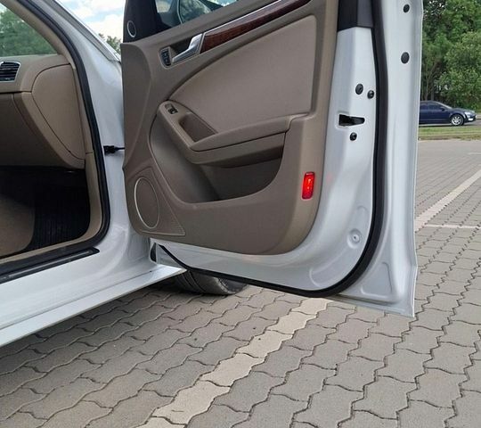 Білий Ауді А4, об'ємом двигуна 2 л та пробігом 246 тис. км за 9000 $, фото 30 на Automoto.ua