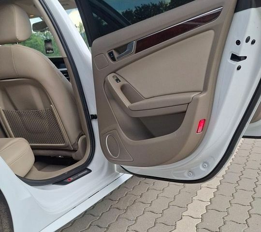 Білий Ауді А4, об'ємом двигуна 2 л та пробігом 246 тис. км за 9000 $, фото 33 на Automoto.ua