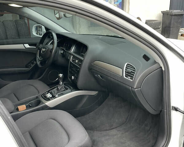 Білий Ауді А4, об'ємом двигуна 2 л та пробігом 325 тис. км за 12200 $, фото 31 на Automoto.ua