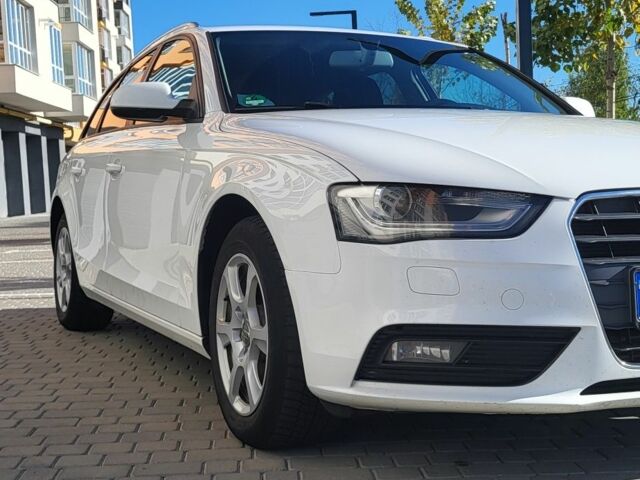 Білий Ауді А4, об'ємом двигуна 2 л та пробігом 240 тис. км за 10500 $, фото 4 на Automoto.ua