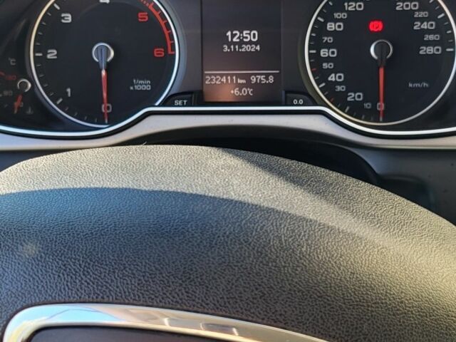 Білий Ауді А4, об'ємом двигуна 2 л та пробігом 240 тис. км за 10500 $, фото 7 на Automoto.ua