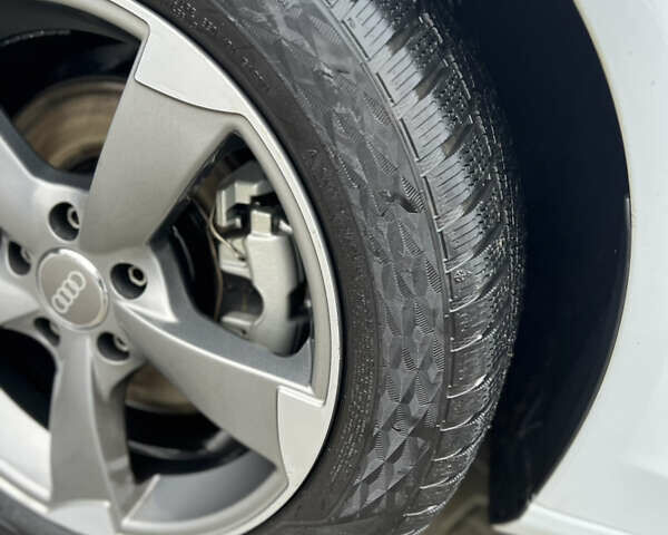 Белый Ауди А4, объемом двигателя 2 л и пробегом 255 тыс. км за 13600 $, фото 7 на Automoto.ua