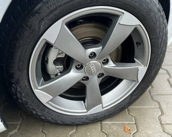 Белый Ауди А4, объемом двигателя 2 л и пробегом 255 тыс. км за 13600 $, фото 11 на Automoto.ua