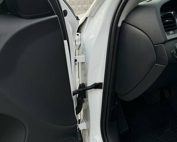 Белый Ауди А4, объемом двигателя 2.01 л и пробегом 262 тыс. км за 12999 $, фото 58 на Automoto.ua