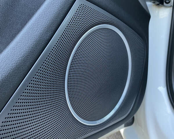 Білий Ауді А4, об'ємом двигуна 1.97 л та пробігом 299 тис. км за 12900 $, фото 17 на Automoto.ua