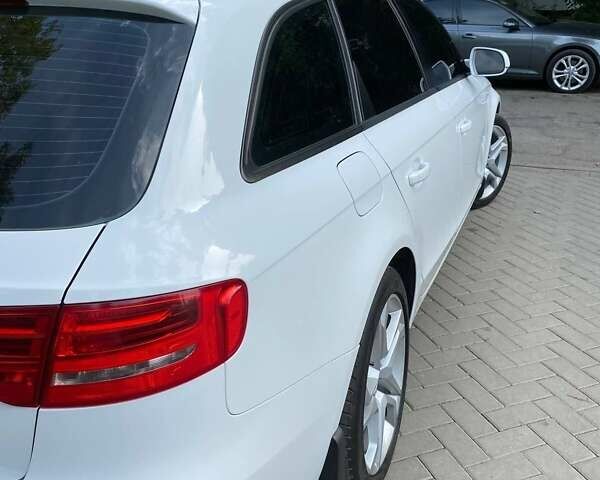 Белый Ауди А4, объемом двигателя 2 л и пробегом 345 тыс. км за 13000 $, фото 5 на Automoto.ua