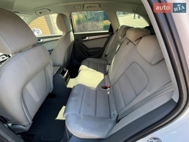 Белый Ауди А4, объемом двигателя 1.97 л и пробегом 224 тыс. км за 14000 $, фото 19 на Automoto.ua