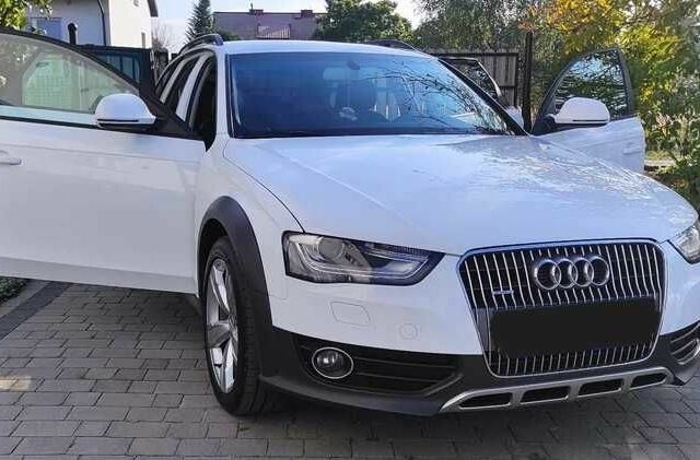 Білий Ауді А4, об'ємом двигуна 2 л та пробігом 123 тис. км за 8950 $, фото 5 на Automoto.ua