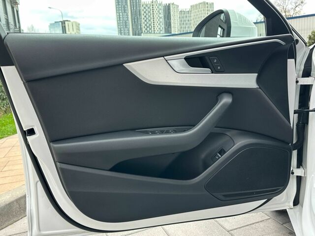 Ауді А4 2017 у Києві на Automoto.ua Білий Ауді А4, об'ємом двигуна 2 л та пробігом 227 тис. км за 16333 $, фото 12 на Automoto.ua