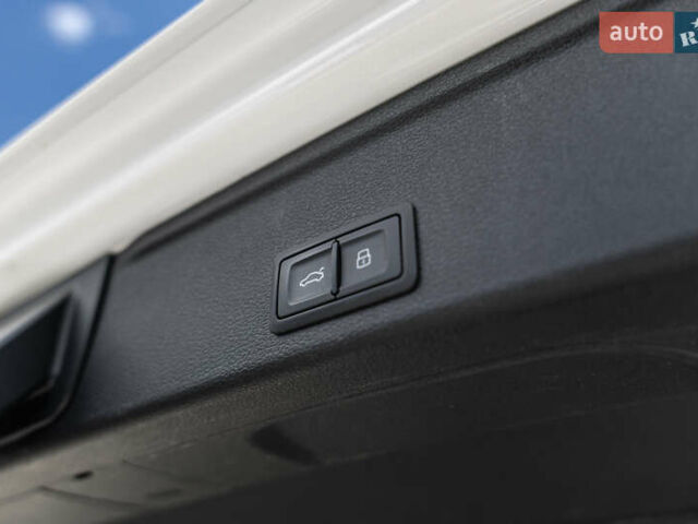 Белый Ауди А4, объемом двигателя 2 л и пробегом 175 тыс. км за 27990 $, фото 30 на Automoto.ua